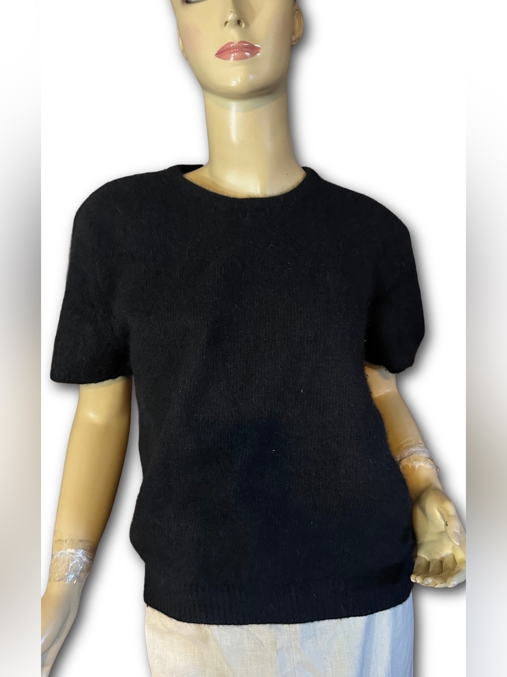VINTAGE 1990'S LISA INTERNATIONAL BLACK ANGORA BLEND SWEATER (M)